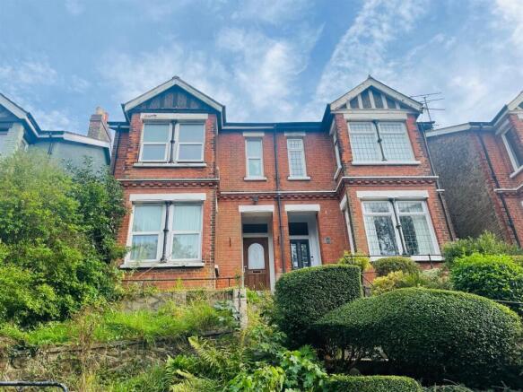 3 bed property, in Folkestone Road, £250,000