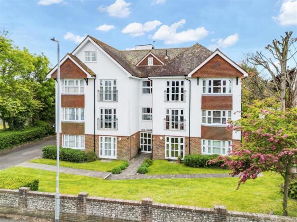 2 bed property, in Mill Road, £200,000