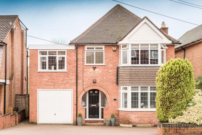 3 bed property, in Wall Drive, £650,000