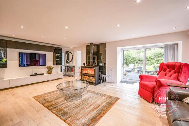 5 bed property, in Dicky Cragg, £825,000