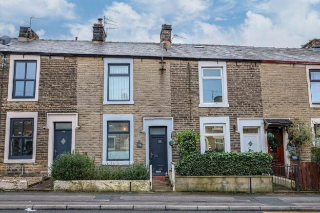 2 bed property, in Burnley Road, £100,000