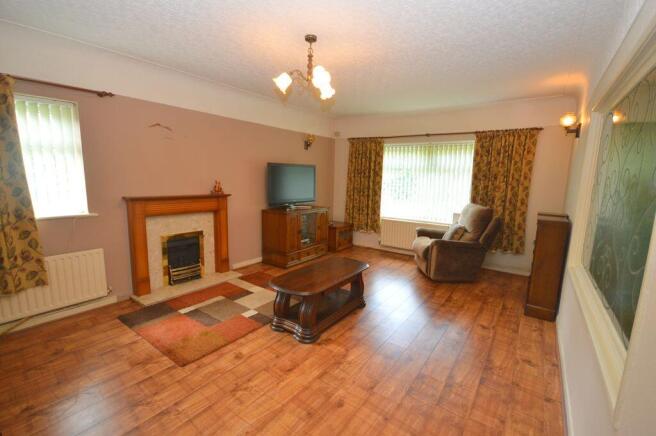 2 bed property, in Birchfield Road, £215,000