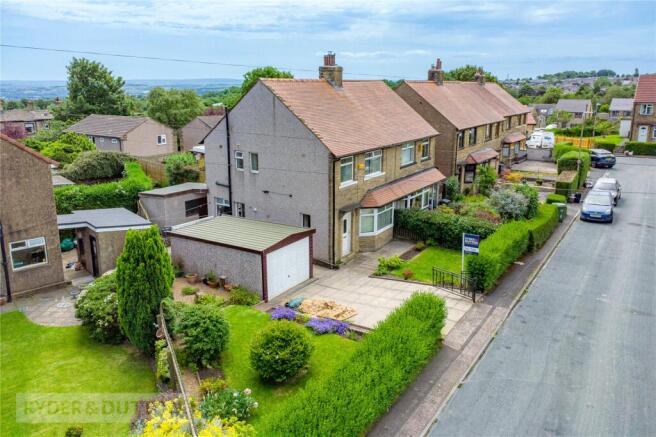 3 bed property, in Burnside Avenue, £250,000