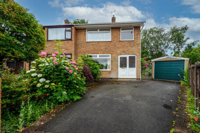 3 bed property, in Devas Gardens, £250,000