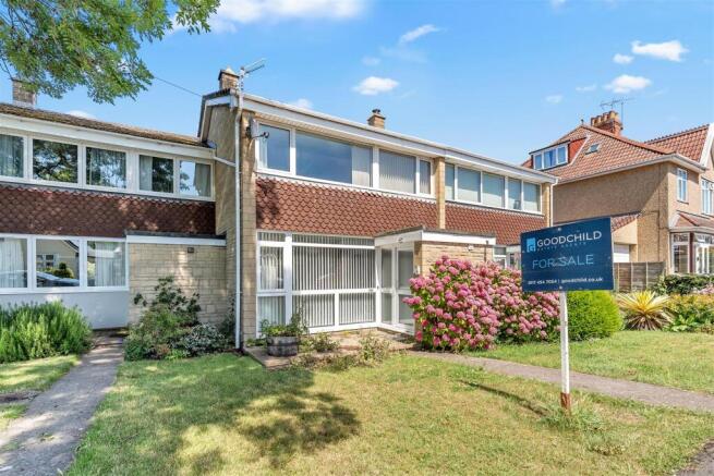 3 bed property, in Henley Grove, £525,000