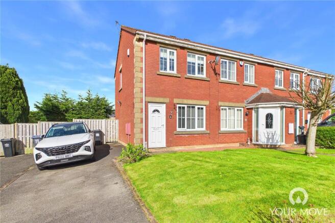 2 bed property, in Moorlands Drive, £145,000