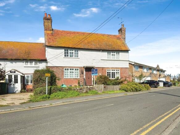 2 bed property, in Pett Level Road, £175,000