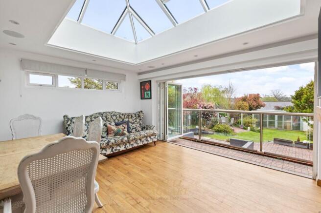 4 bed property, in Copthorne Bank, £725,000