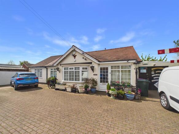 5 bed property, in Brackenborough Rd, £699,950