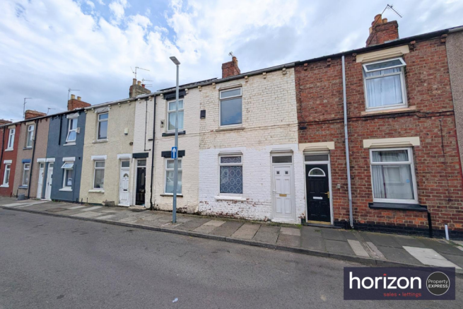 2 bed property, in Essex Street, £65,000