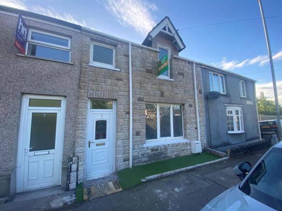 4 bed property, in Pant Yr Heol, £90,000
