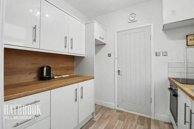 2 bed property, in Browning Close, £140,000