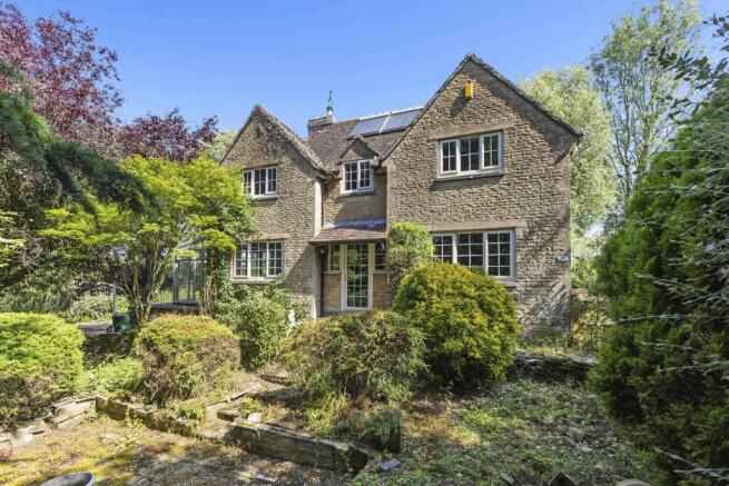 3 bed property, in Worcester Road, £715,000