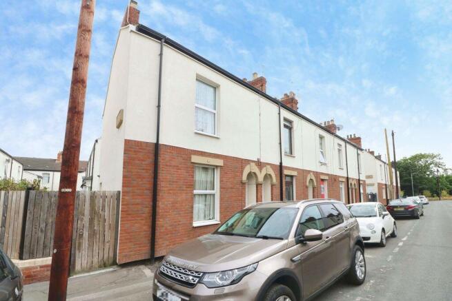 2 bed property, in Perry Street, £60,000