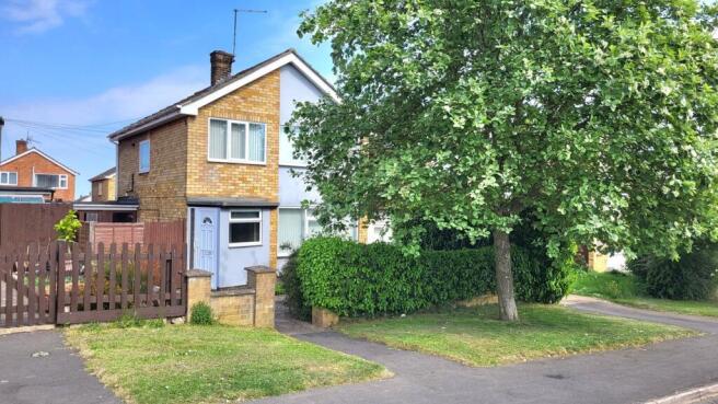3 bed property, in Windsor Road, £245,000