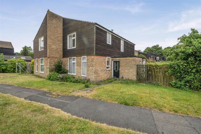 3 bed property, in Lauradale Bracknell, £400,000