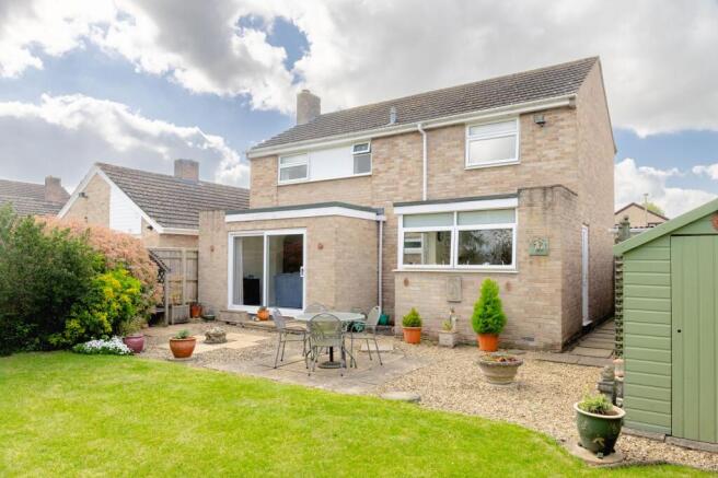 3 bed property, in Freeborn Close, £600,000