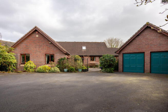 5 bed property, in Broadwood Drive Colwall Malvern, £800,000