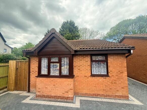 2 bed property, in 60B Ardath Road, £250,000
