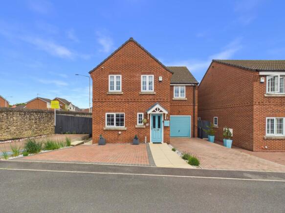 4 bed property, in Unwin Road, £310,000