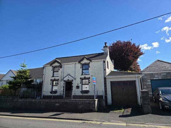 3 bed property, in Glebe Road, £200,000