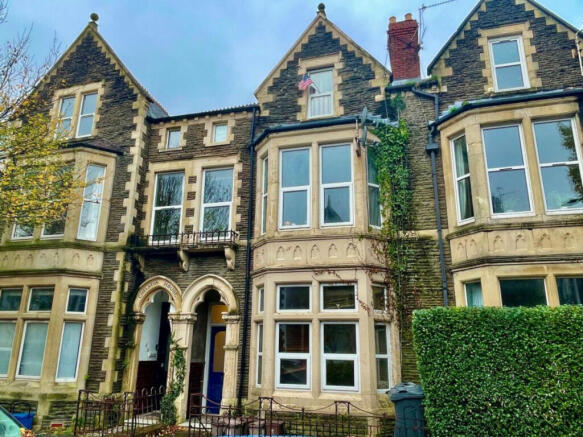 6 bed property, in Connaught Road, £485,000