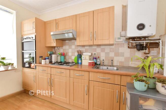 2 bed property, in South Street, £85,000