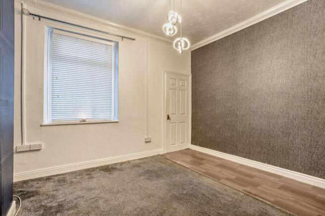 2 bed property, in Lampton Street, £80,000