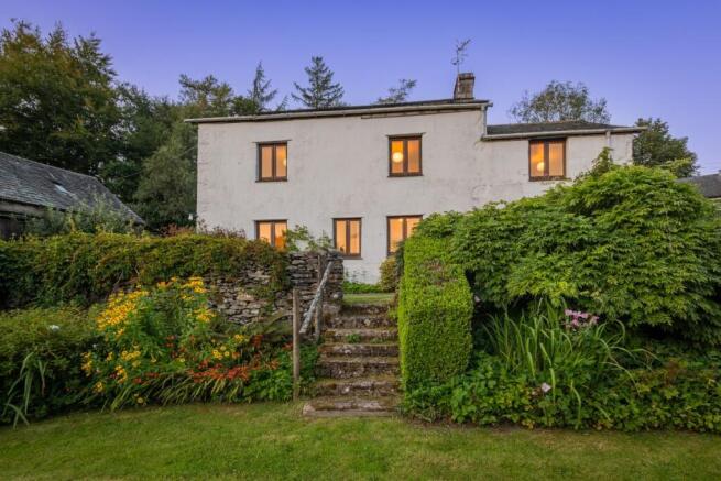 6 bed property, in High Above Park, £800,000
