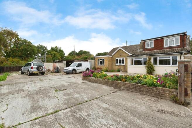 5 bed property, in Castledon Road, £525,000