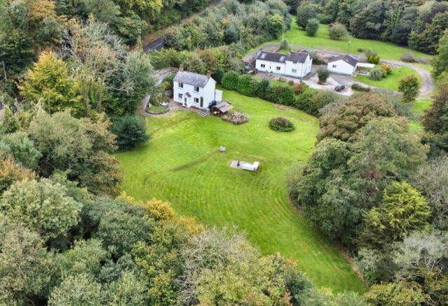 3 bed property, in Holly Cottage, £275,000