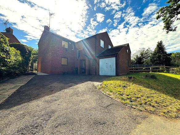 4 bed property, in Hanbury Road, £425,000
