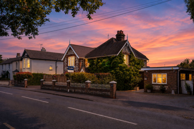 8 bed property, in Ash Lane, £1,200,000