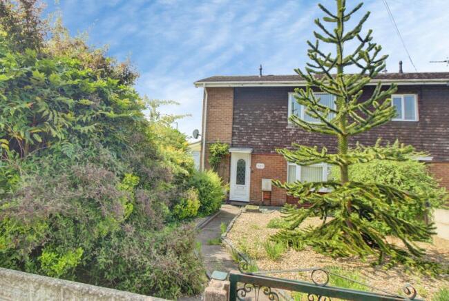 2 bed property, in Hobart Road, £200,000