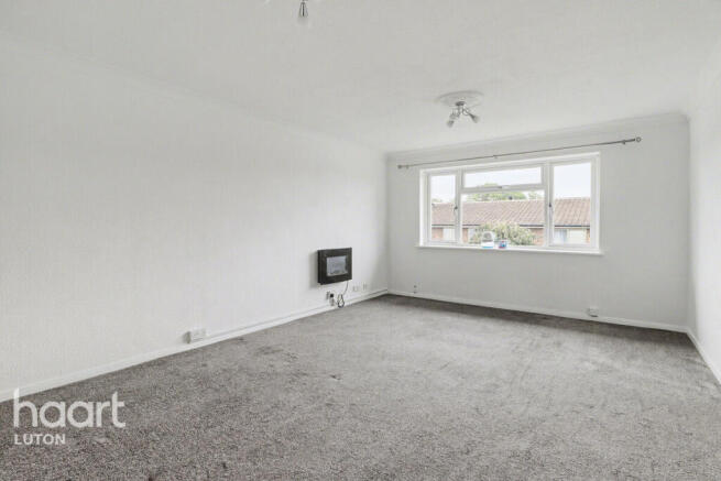 2 bed property, in The Shires, £175,000