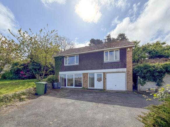4 bed property, in Holt Road, £350,000