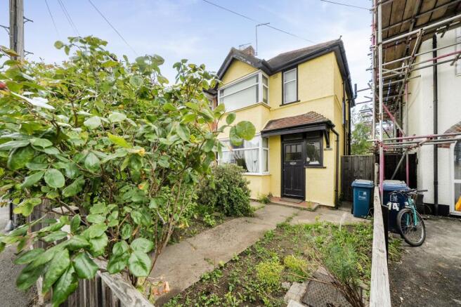 2 bed property, in Northampton Road, £390,000
