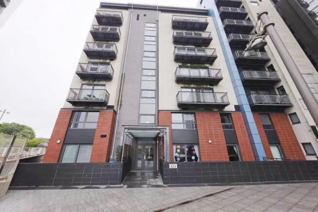 2 bed property, in 323, £175,000