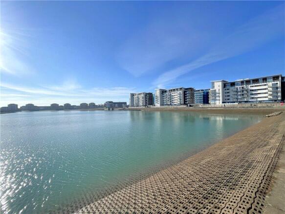 2 bed property, in Midway Quay, £170,000
