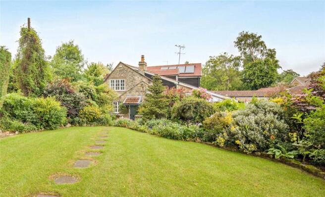 4 bed property, in Lumby, £850,000