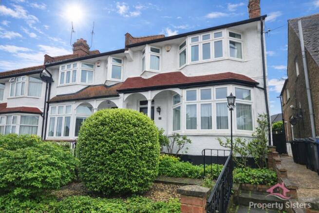 3 bed property, in Shakespeare Road, £810,000
