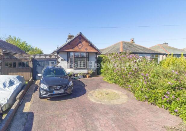 2 bed property, in North Scale, £279,950