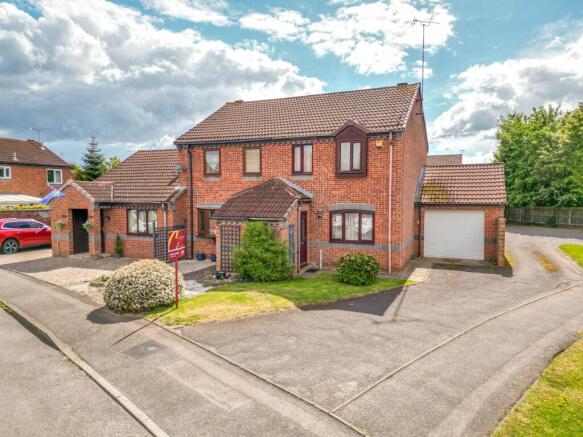 3 bed property, in Farriers Way, £230,000