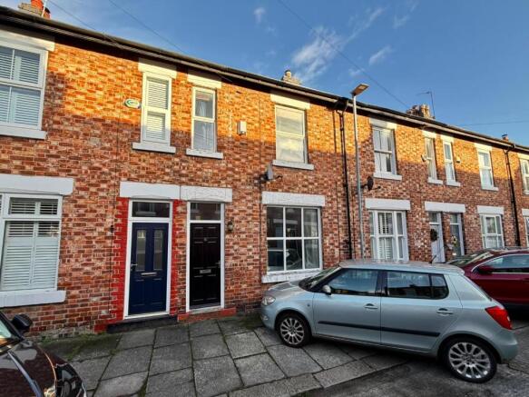 2 bed property, in Hardy Avenue, £425,000