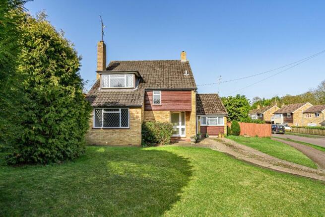 4 bed property, in Rivershill, £745,000