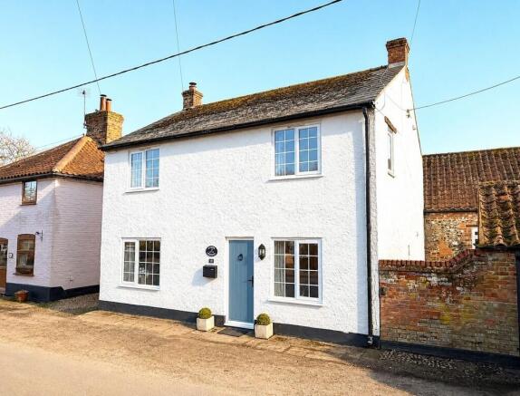 3 bed property, in Weasenham Road, £425,000