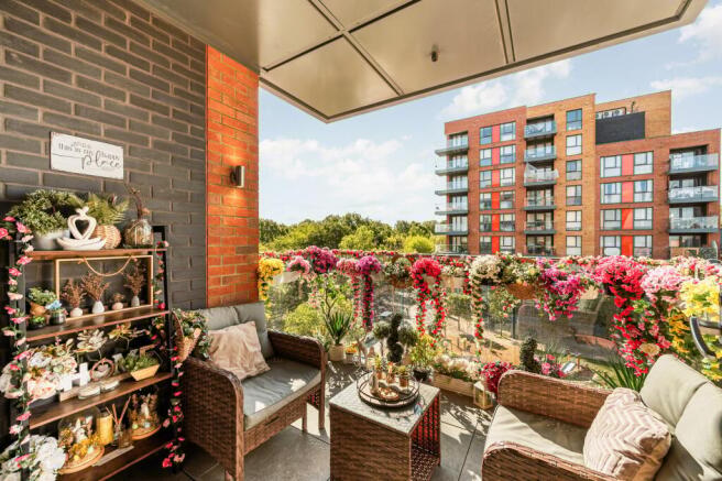 2 bed property, in Copley Close, £425,000