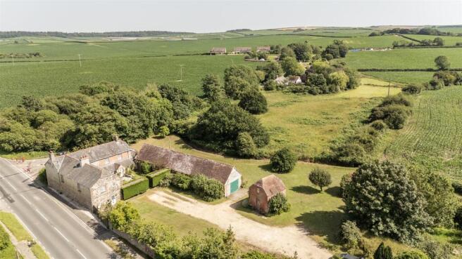 6 bed property, in Dorchester DT2, £895,000