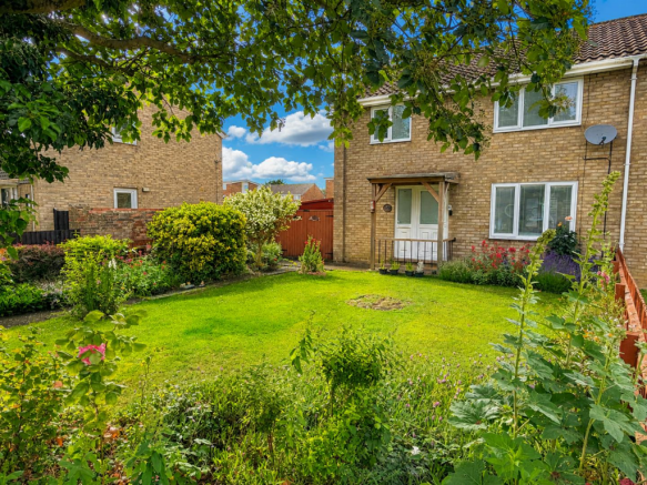 3 bed property, in Derwent Walk, £195,000