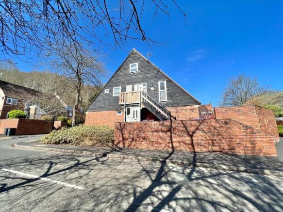 2 bed property, in Majestic Way, £105,000